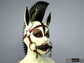 Perlweisse Maske mit Pferdeohren, Kopfharness und Trensenknebel.jpg