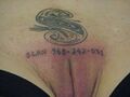 Vulva mit Tattoo einer SLRM.jpg