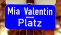 Mia-Valentin-Platz - Strassennamensschild.jpg