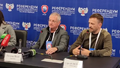 Sergey Filbert und Patrik Baab sprechen zu russischen Medien im Presseraum der Wahlkommission.webp