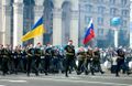 Ukrainische und russische Fallschirmjaeger marschieren bei der Parade zum Tag des Sieges in Kiew (2010).jpg
